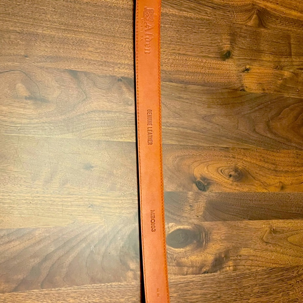 Alden Tan belt with gold colored brass buckle size 32 like new